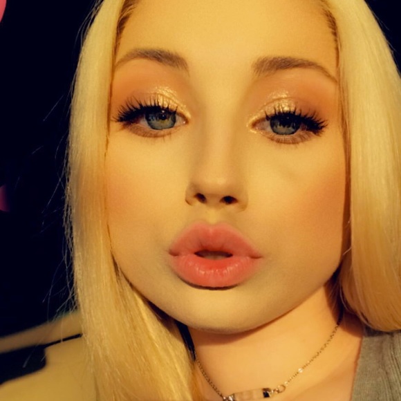 Meet your Posher, Dani - Picture 1 of 1